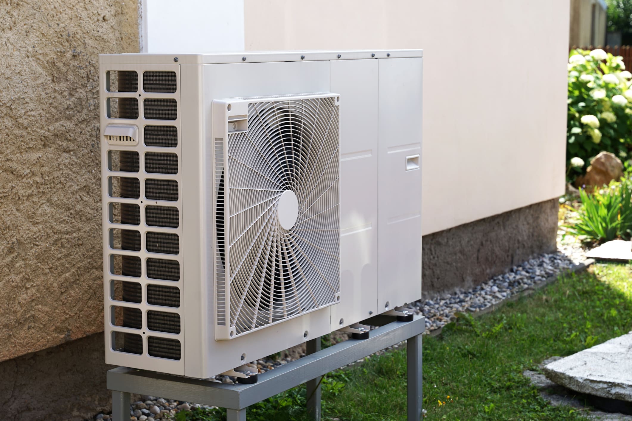 Heat pump outside of an Illinois home